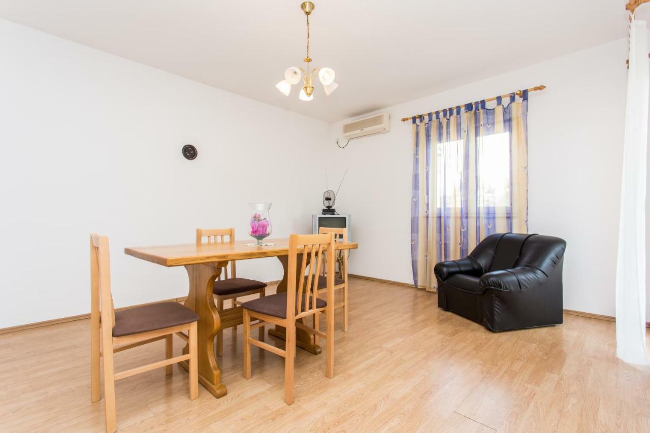 Apartman Justinic Šilo Eksteriør bilde